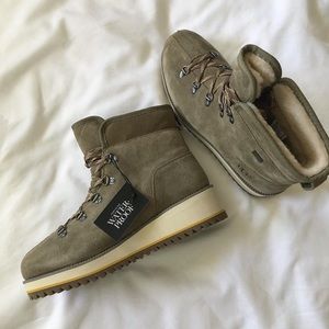 UGG Birch Lace Up Boot Waterproof Alp Green 7.5